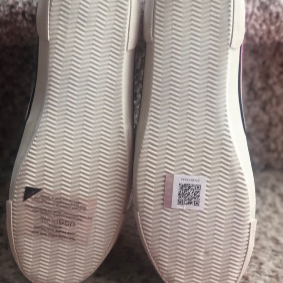 Ugg Girls flat canvas shoes - Picture 2 of 6